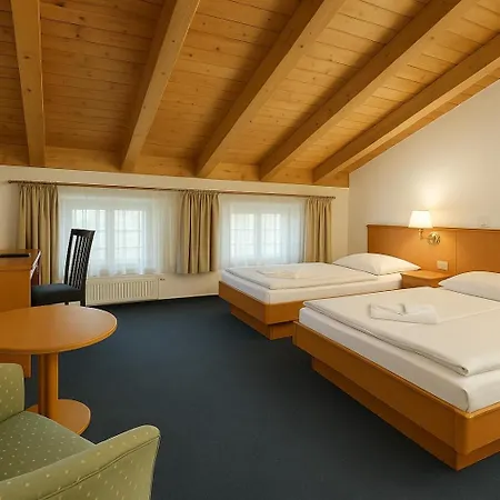 A8 Hotel Im Darchinger Hof Bed & Breakfast - Zwischen Holzkirchen Und Weyarn - Zwischen Muenchen Salzburg Und Innsbruck - Kurz Vor Dem Irschenberg Exterior foto