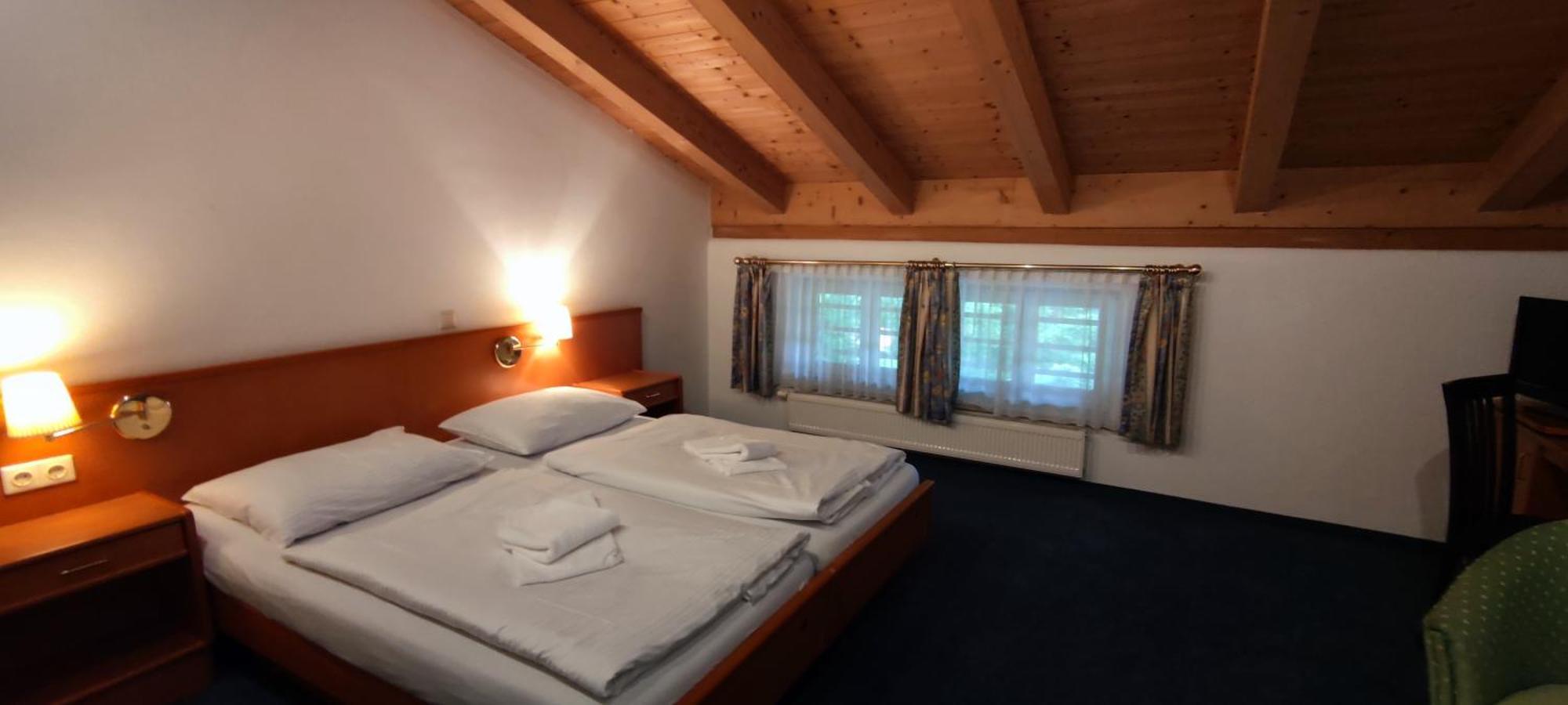 A8 Im Darchinger Hof - Zwischen Holzkirchen Und - Zwischen Muenchen Salzburg Und Innsbruck - Kurz Vor Dem Irschenberg Hotel Weyarn