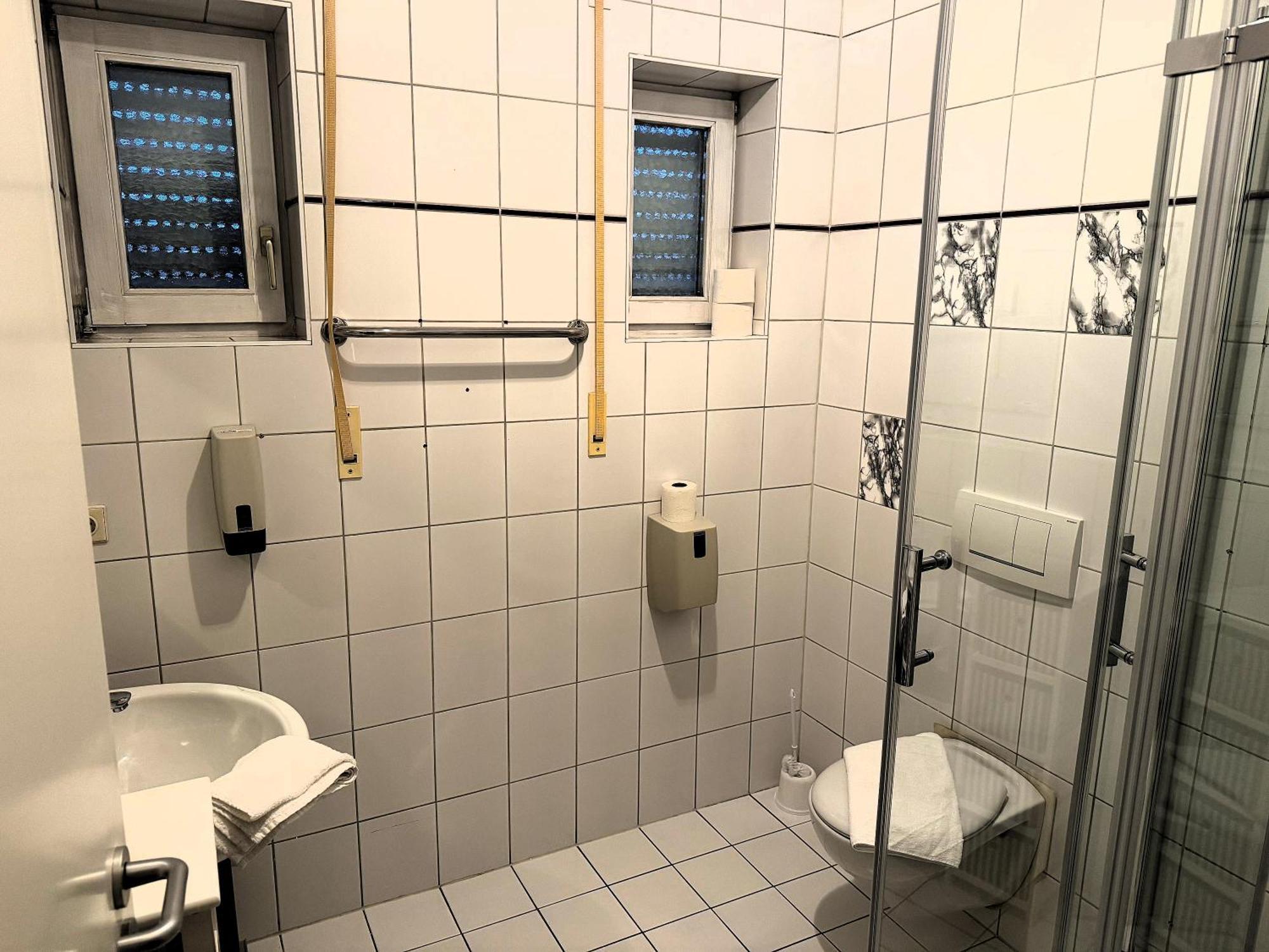A8 Im Darchinger Hof - Zwischen Holzkirchen Und - Zwischen Muenchen Salzburg Und Innsbruck - Kurz Vor Dem Irschenberg Hotel 3*
